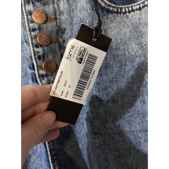 Fame Istanbul Jeans Size 30 Button Closure Wide Bottoms - Picture 3 of 7